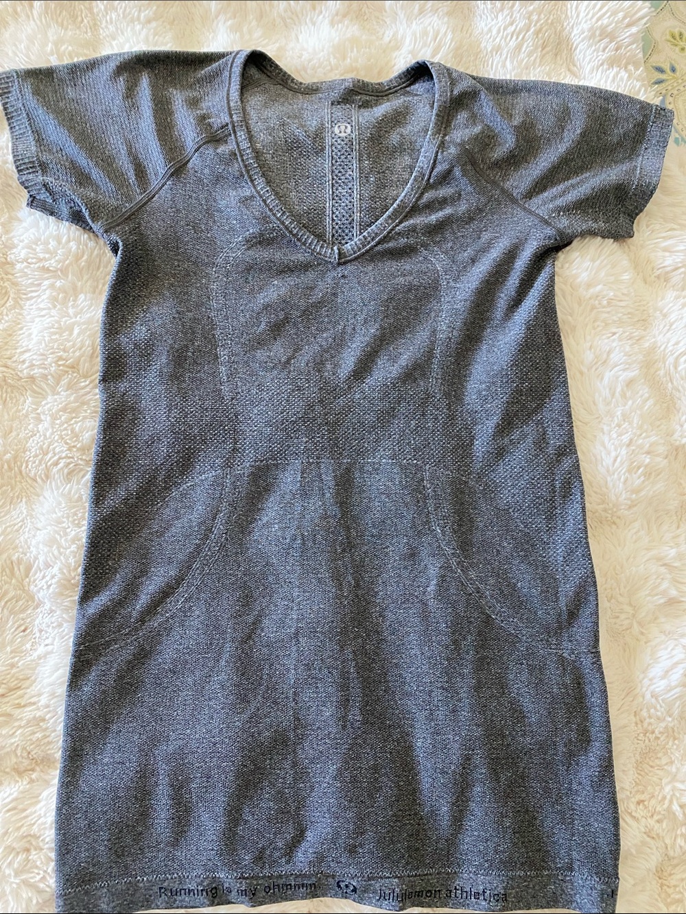 lululemon athletica 2 Workout Top - Size 6 - Picture 2 of 9